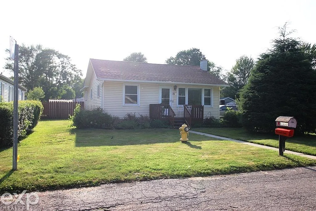 39355 Charbeneau St photo 1