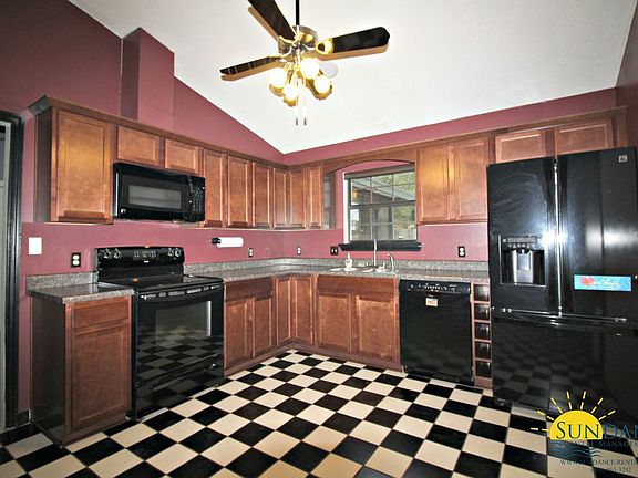 3rd image of 424 John King Rd