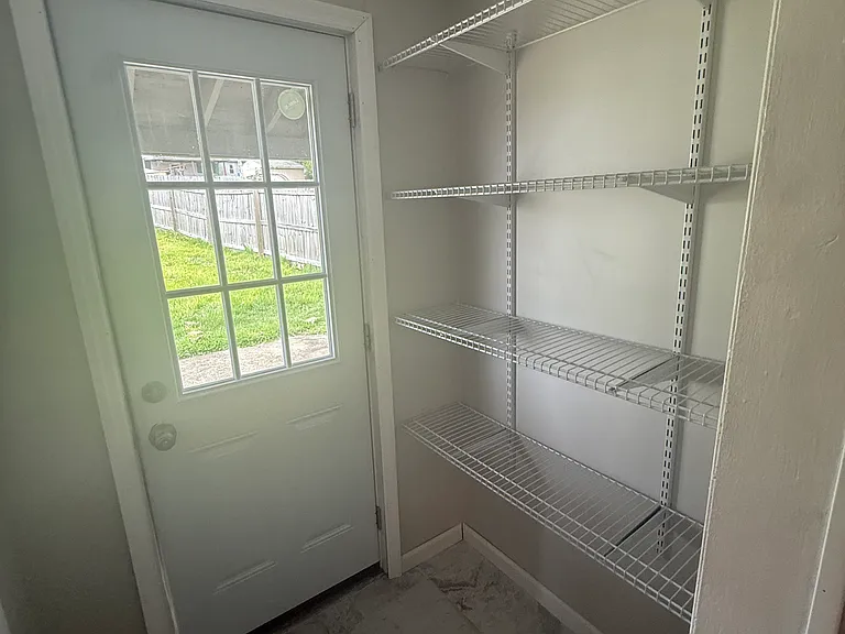131 W Line St — Photo 23