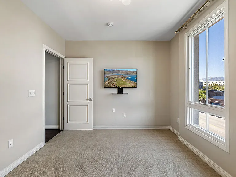 358 Caruso Ave — Photo 18