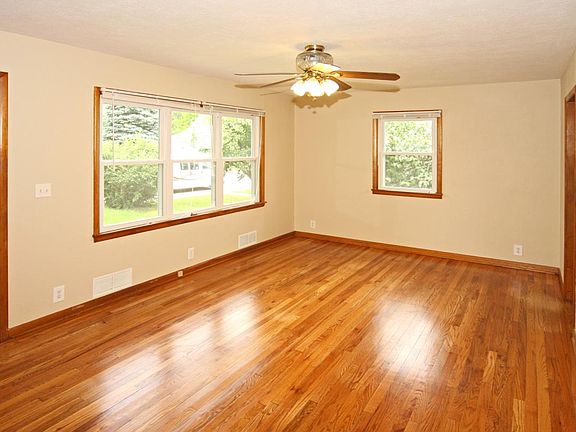 4th image of 1135 North St