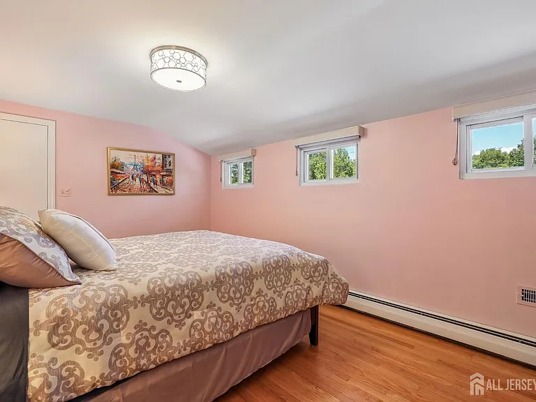 207 Stoughton Ave — Photo 21