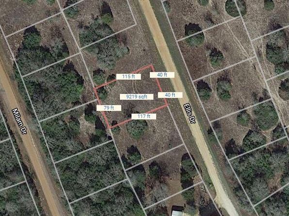 36 Ellis Dr, Hilltop Lakes, TX 77871