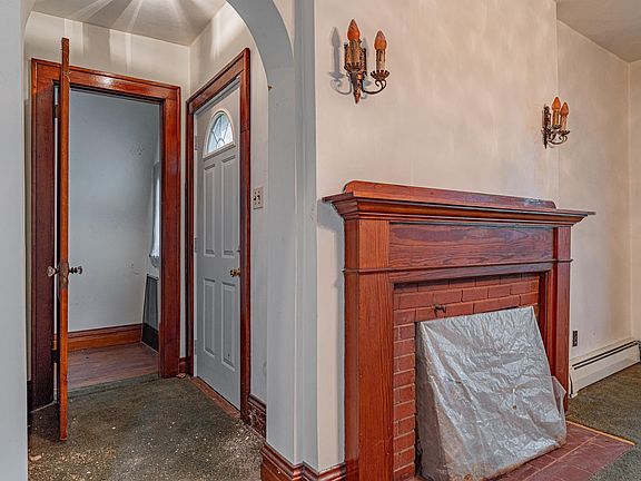 5th image of 1801 Broadway St
