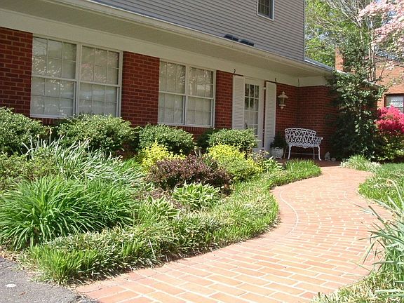 3438 BrickWalk+Gardens