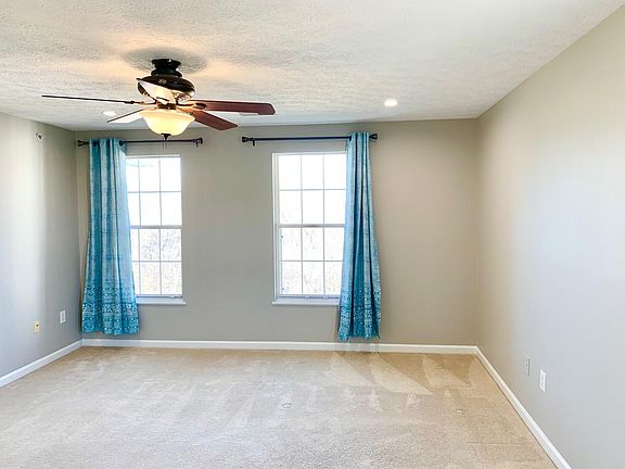 5th image of 901 Blue Leaf Ct APT L