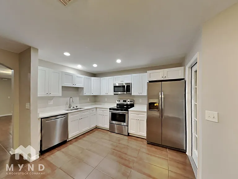 6119 Sand Key Ln — Photo 2