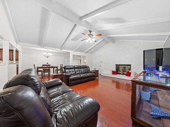 5th image of 1 Dove Creek Cir