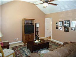 4th image of 158 W Regent Dr