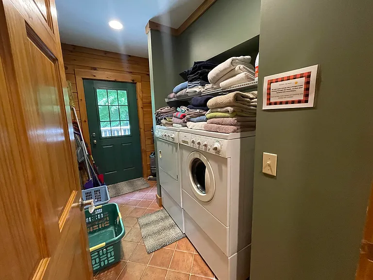 303 Westview Est — Photo 24