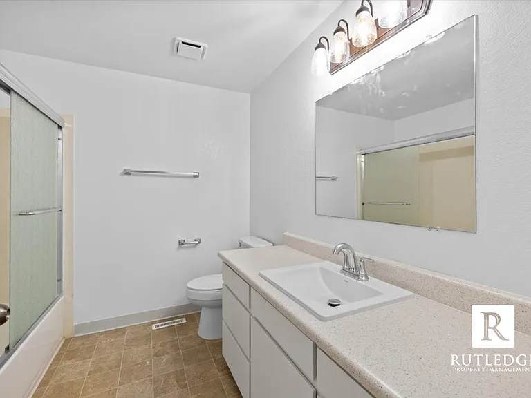 826 Bennett Ave #A-D — Photo 12