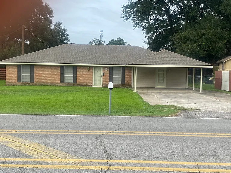 710 Weeks Island Rd — Photo 1