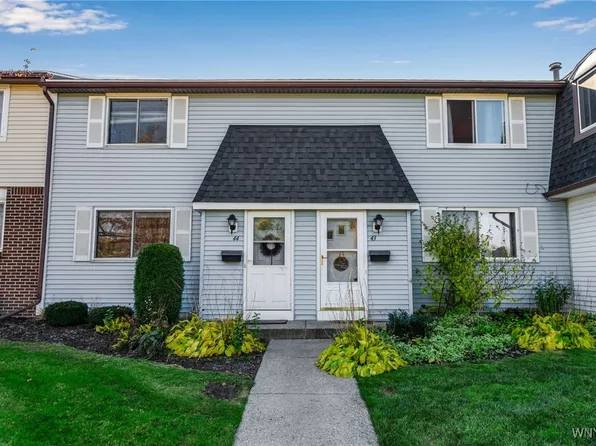 43 Parkview Ct, Lancaster, NY 14086