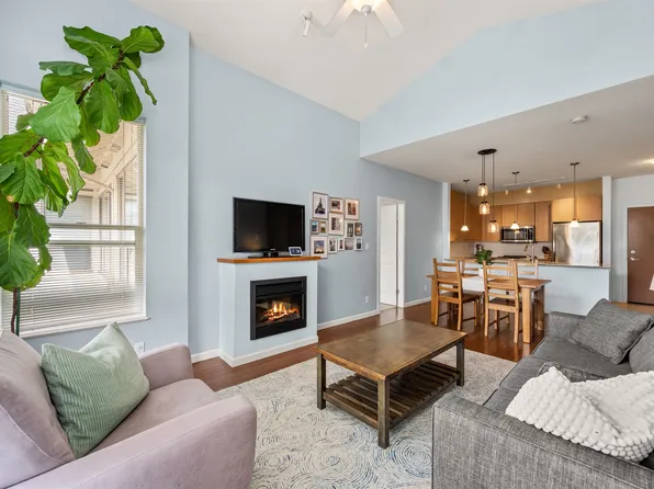 275 Ross Dr #408, New Westminster, BC V3L 0B6