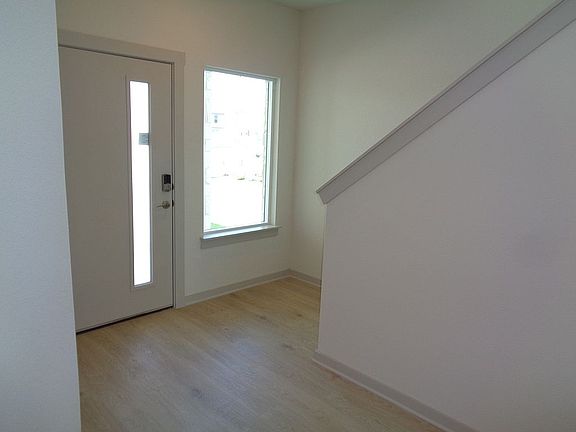3rd image of 2530 Ashford St