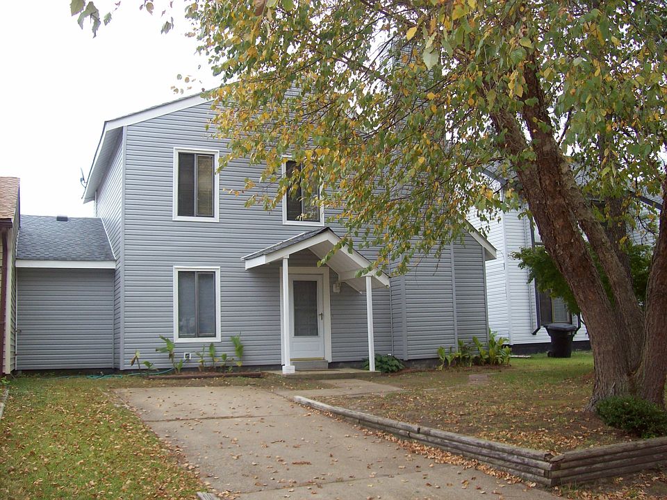Single Family w/Down Bedrm