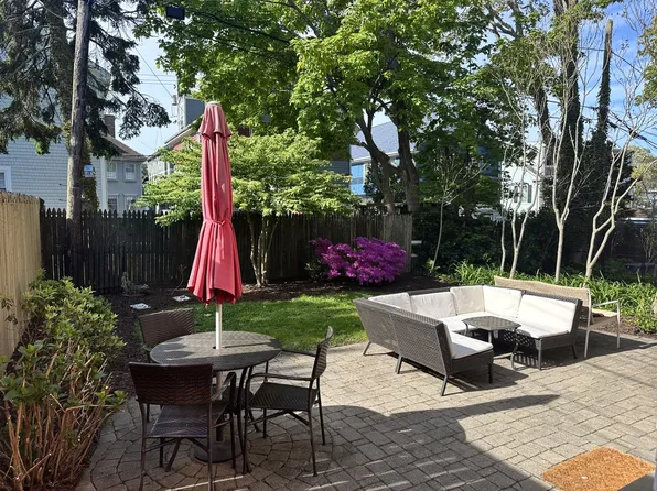 27 Young St #2, Newport, RI 02840
