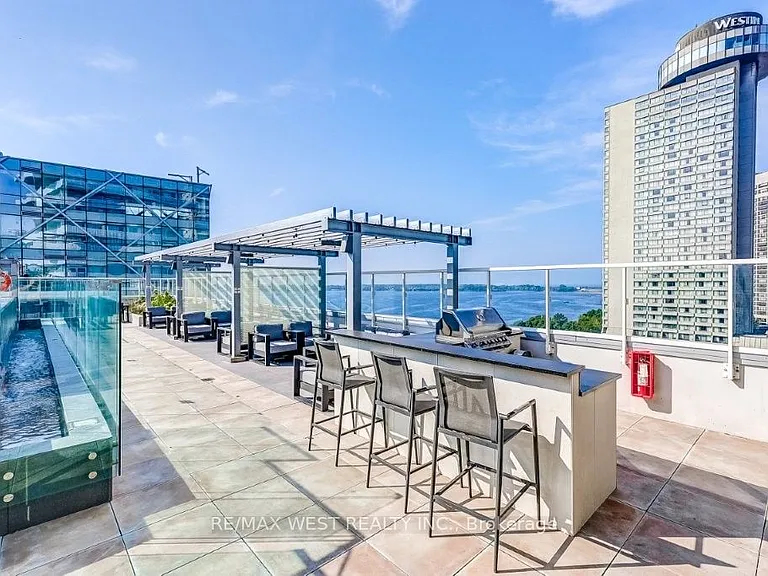 15 Queens Quay E #1006 — Photo 47