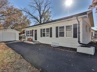 1904 SW Fairlawn Rd, Topeka, KS 66604