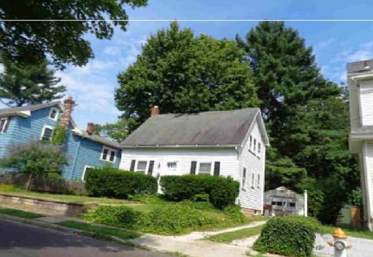 2nd image of 132 S Jackson St