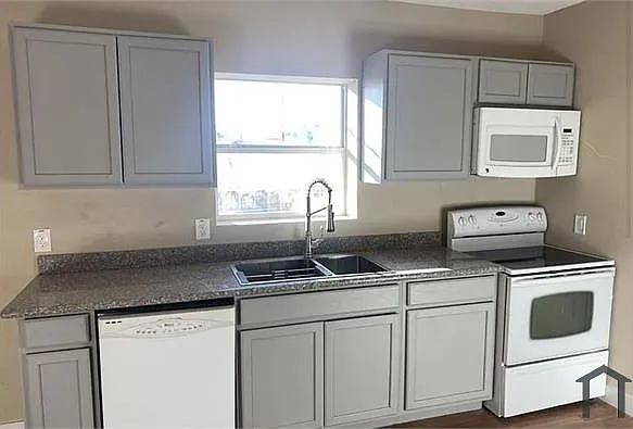 1831 E Drexel Ave — Photo 3