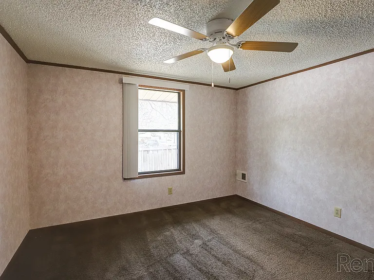 Heathmoore Apartments — Photo 8