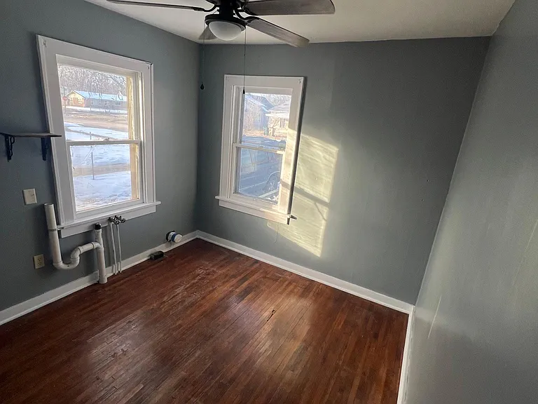 807 E 8th Ave — Photo 3