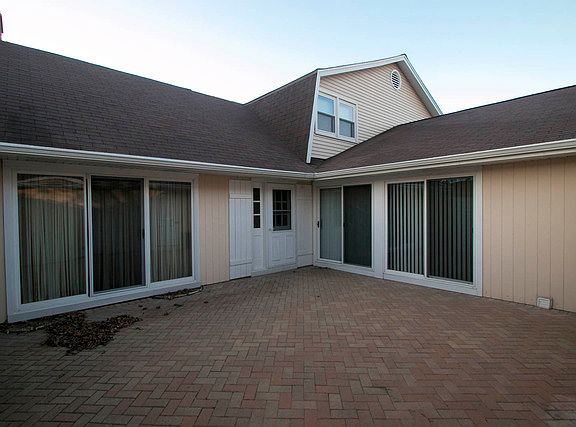 2nd image of 974 Dartmouth Dr