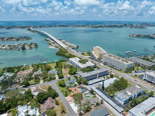 50 Harbor View Ln APT 12A, Belleair Bluffs, FL 33770