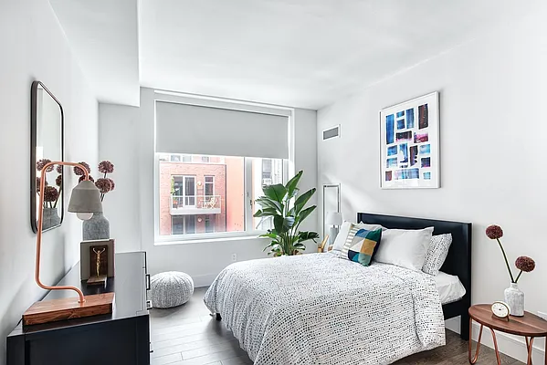 Rented by Extell Marketing Group LLC | media 31