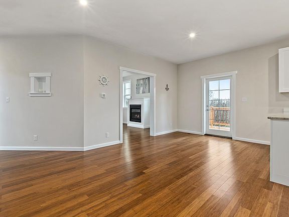2nd image of 3231 Laurelwood Ave
