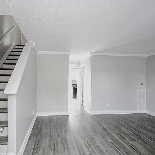 3 bed, 2.5 bath, 1300 sqft, $2,100 — Photo 2