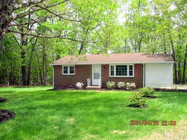 9826 Blue Ridge Dr, Hurt, VA 24563