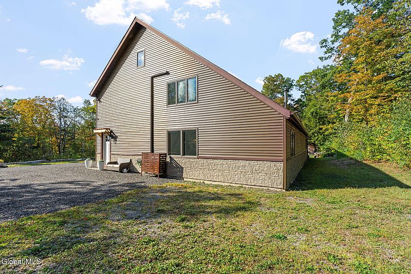 4th image of 522 Starr Road