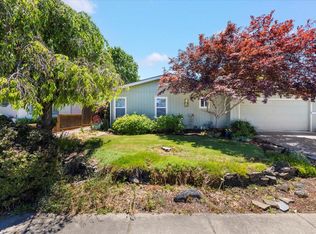 104 Osprey Dr, Eagle Pt, OR 97524
