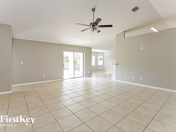 4th image of 15 Wheatfield Dr