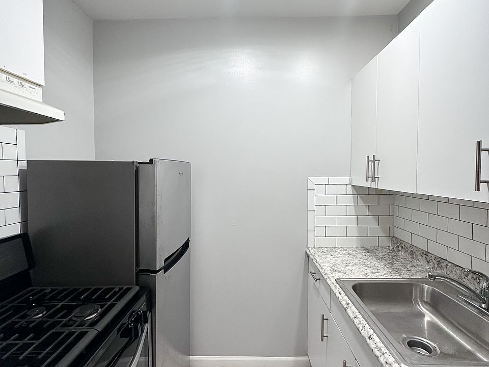 1st image of 4241 N Kenmore Ave #G