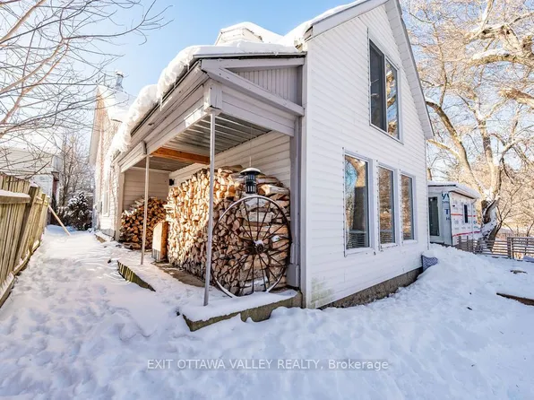 815 Pembroke St W, Pembroke, ON K8A 5P5