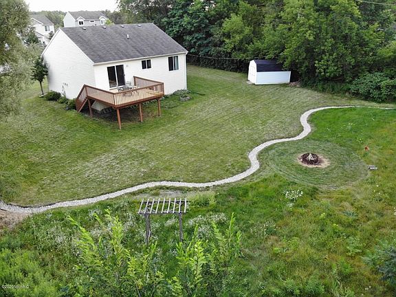 2nd image of 592 N Crest Ct NE