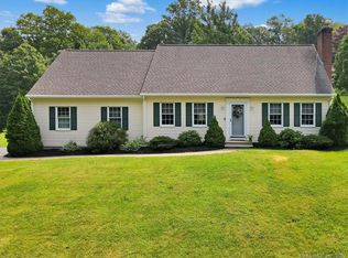112 Elizabeth Ln, Middletown, CT 06457