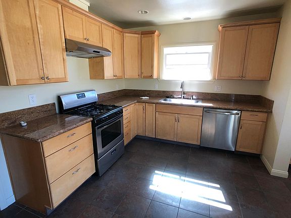 3rd image of 3769 Lomina Ave
