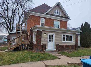 713 3rd St #B, Savanna, IL 61074