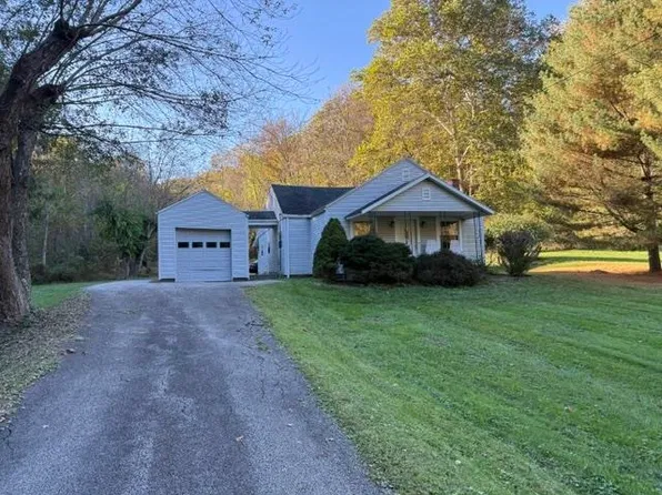 3379 Cyrus Creek Rd, Barboursville, WV 25504