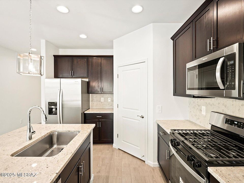 1st image of 898 W Calle Las Varitas