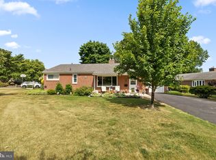 2221 Dickens Ln, Broomall, PA 19008
