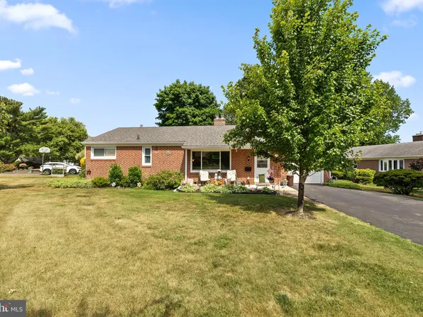 2221 Dickens Ln, Broomall, PA 19008