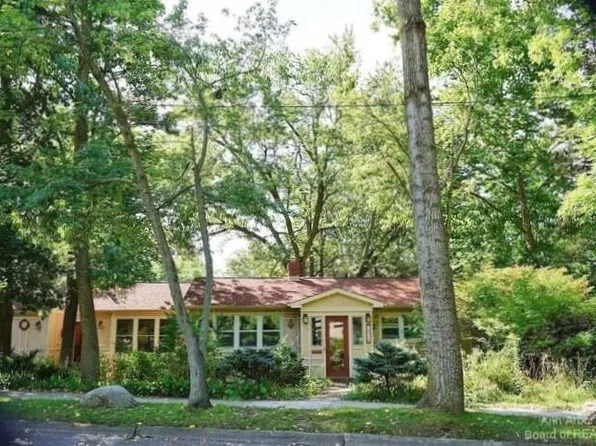 611 Robin Rd, Ann Arbor, MI 48103