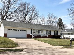 1524 9th St NW, Clinton, IA 52732