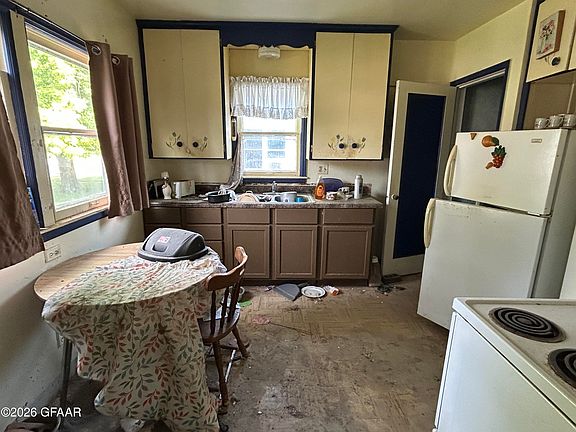5th image of 118 Veterans Ave S