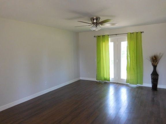 3rd image of 3733 Hillsdale Ln